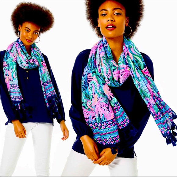 RARE LILLY PULITZER RESORT
SCARF WRAP LILLIAN
OVERSIZED BLANKET
ENGINEERED WRAP - Picture 3 of 8